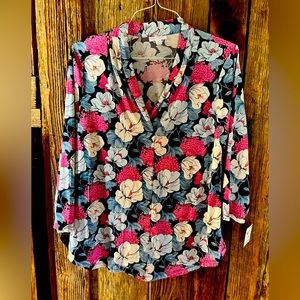 Brand New! Flattering Floral V Neck Top 3/4 sleeves
